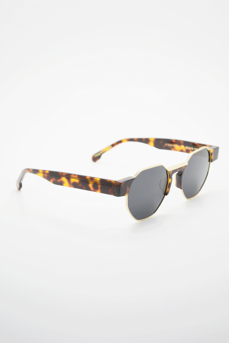 Color_Carey Oscuro Dorado-Negro (CryOG-Blk)